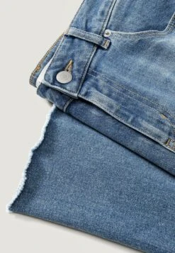 BETTERRECYCLING - Flared Jeans - Light Blue 11 BETTERRECYCLING - Flared Jeans - Light Blue -Hessnatur 06281cf5ea6e47529f1c2160b2b33a48