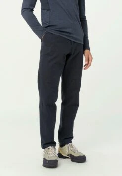 OUTDOOR TAPERED FIT - Chino - Schwarz