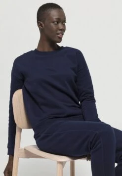 BETTERECYCLING - Sweatshirt - Marine 8 BETTERECYCLING - Sweatshirt - Marine -Hessnatur 2e3633dd44d7471bb50e969918d6f602