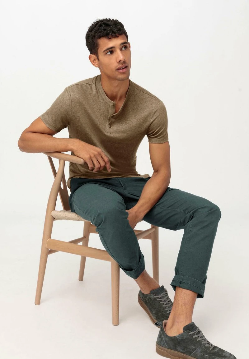 AUS REINEM LEINEN - T-Shirt Basic - Safari 4 AUS REINEM LEINEN - T-Shirt Basic - Safari – Bild 4