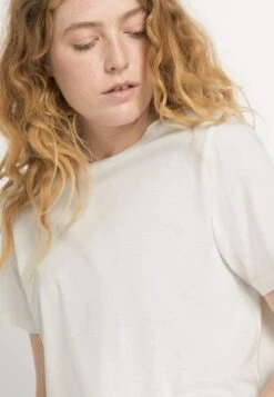 T-Shirt Basic - Naturweiss 9 T-Shirt Basic - Naturweiss -Hessnatur b5015a1bedfc420fbe3be78e7e40ee1c