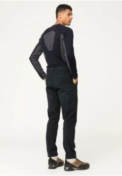 OUTDOOR TAPERED FIT - Chino - Schwarz -Hessnatur b941b308c7284a18bfa97e4be2488987